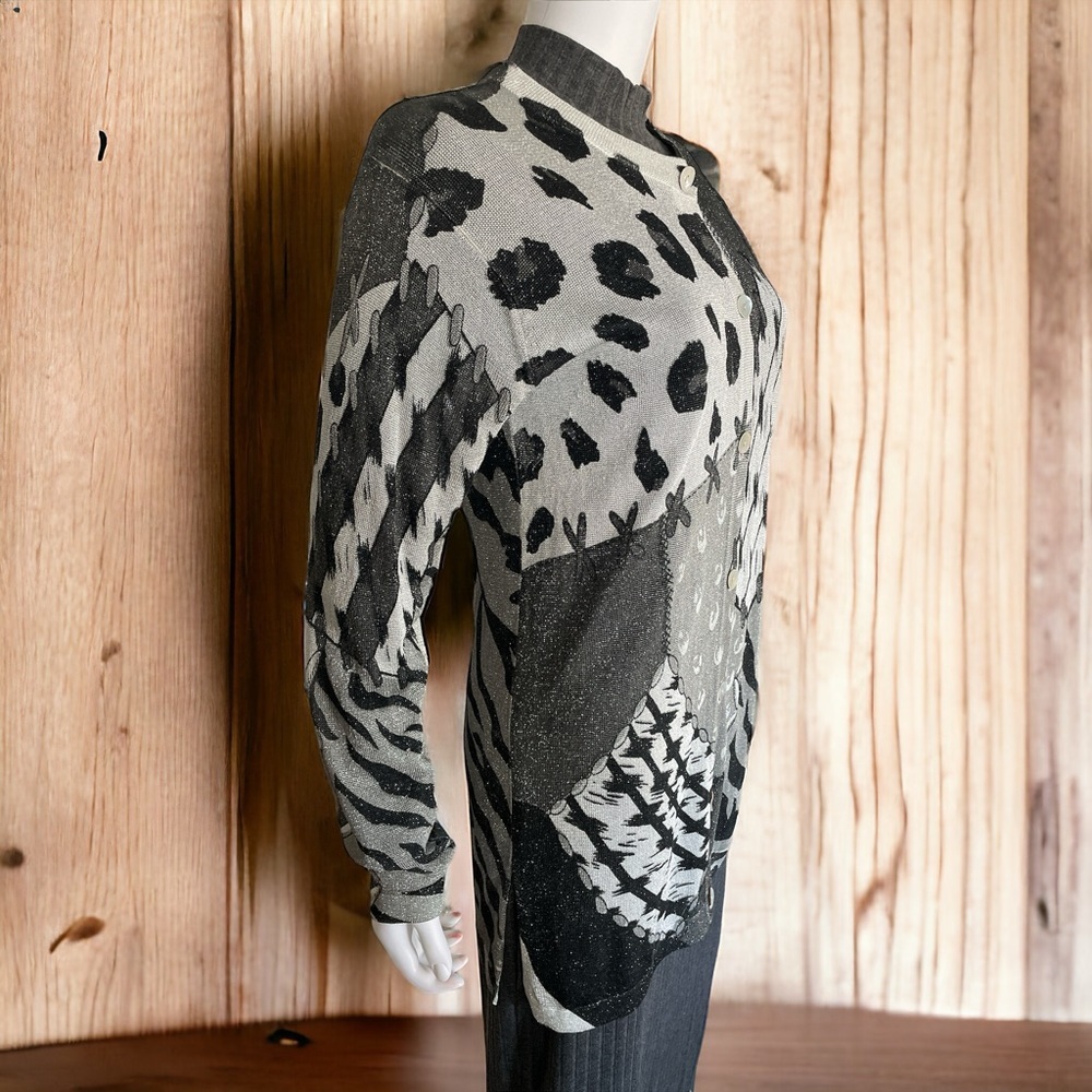 Eric Steven Light Sweater - Picture 4 of 13